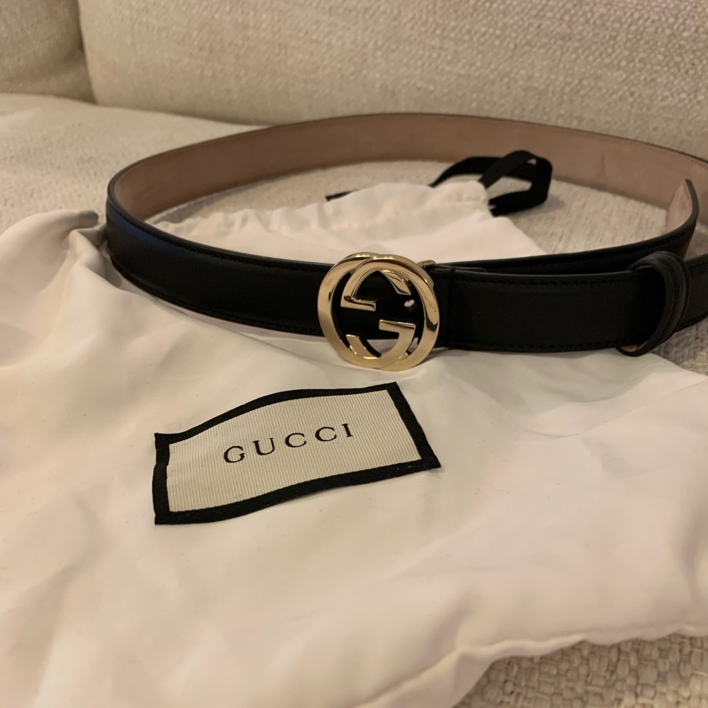 Black classic Gucci belt with gold buckle